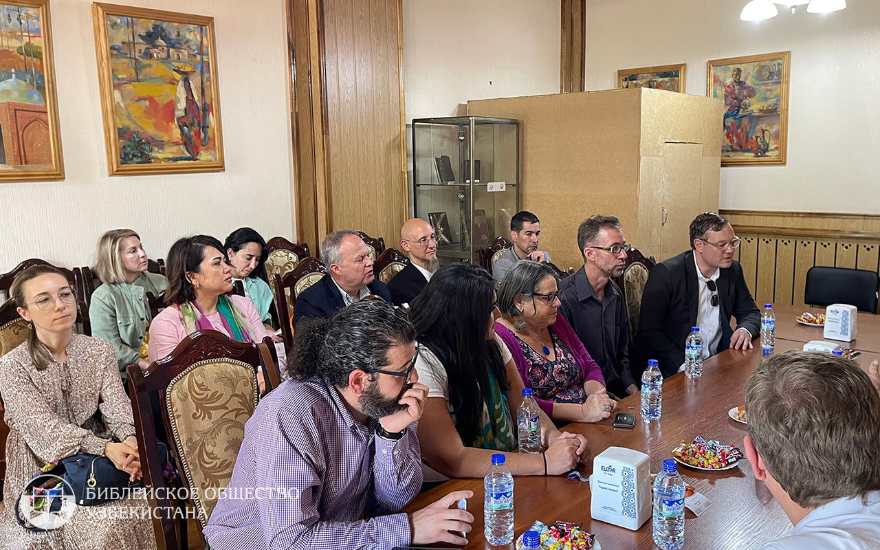 Обмен опытом представителей Государственного департамента США с представителями христианских конфессий Узбекистана.